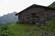 85 Mi affretto a rifugiarmi dentro il Baitone di Saline 